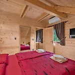 Log House The River Pearl Willa *