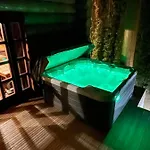 Log House The River Pearl Willa *