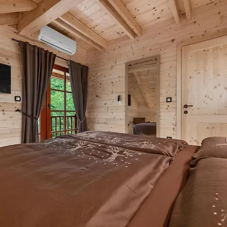 וילה Log House The River Pearl Brod na Kupi