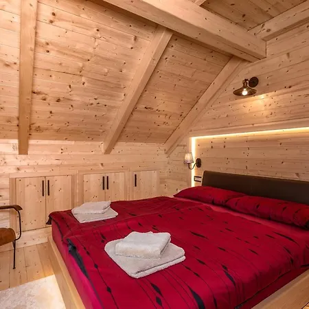 Log House The River Pearl Villa *