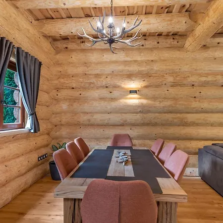 Log House The River Pearl וילה