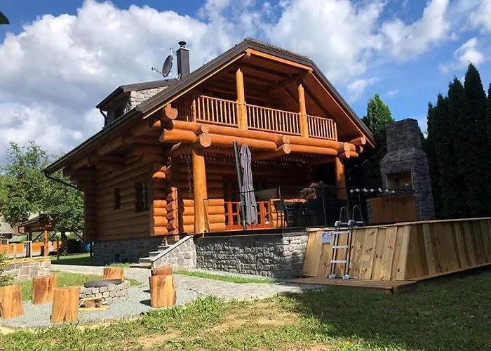 Log House The River Pearl Villa *